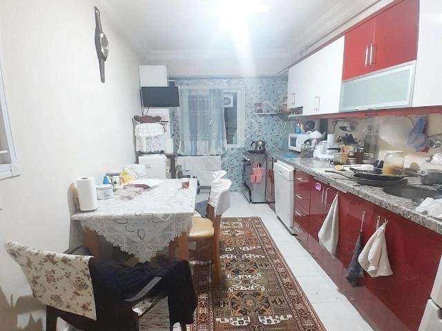 Müslüm Emlaktan Cihangirde Metrobüse Yakın 2+1 Kullanışlı Daire