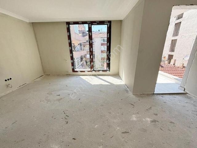 Müslüm Emlaktan Merkezde Sıfır 2+1 Metrobüse Yürüme Mesafesinde
