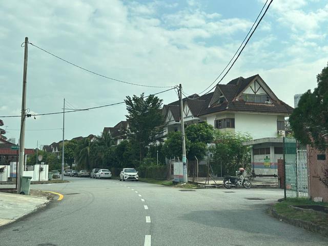 Mutiara Court