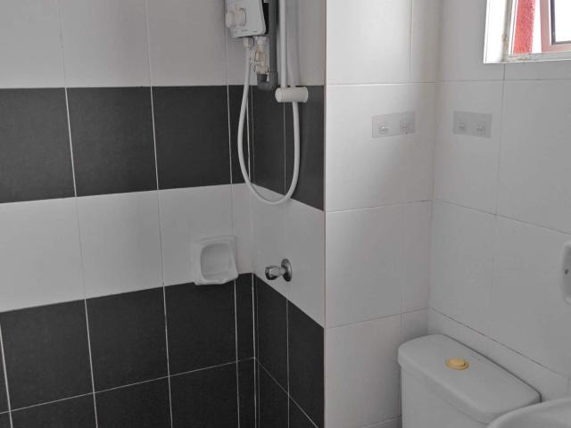 Mutiara Residence @ Serdang, Seri Kembangan. Master bedroom with bathroom