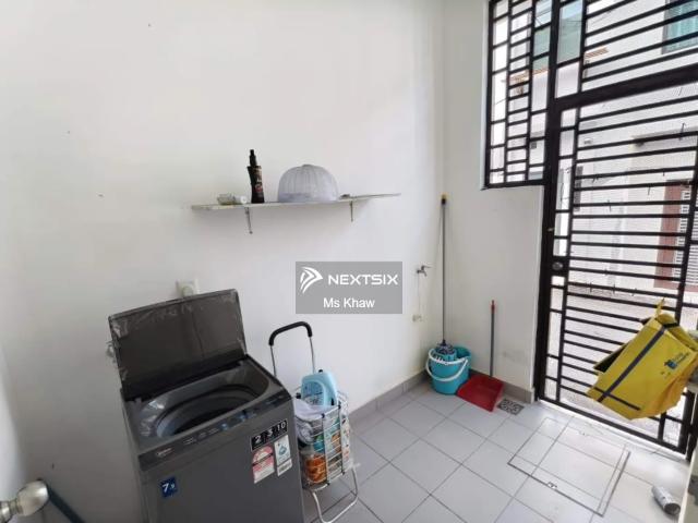 Mutiara rini hot pick! Prime JB location, established township, near schools, shops & eateries. Easy access to major highways & Second Link. Great for own stay + investment!
