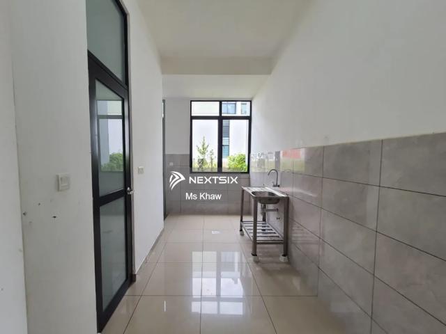 Mutiara rini hot pick! Prime JB location, established township, near schools, shops & eateries. Easy access to major highways & Second Link. Great for own stay + investment!