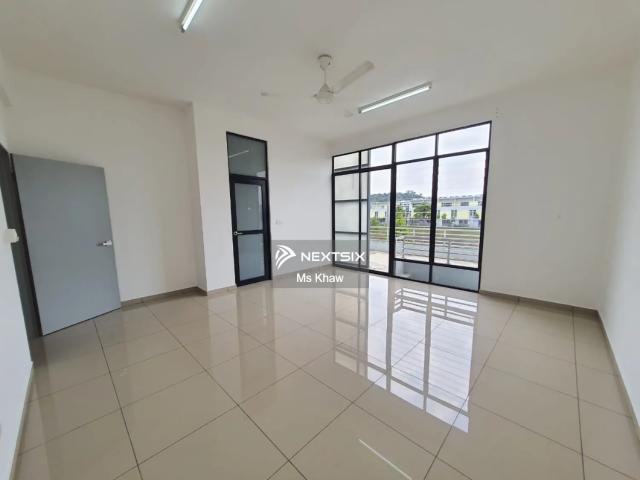 Mutiara rini hot pick! Prime JB location, established township, near schools, shops & eateries. Easy access to major highways & Second Link. Great for own stay + investment!