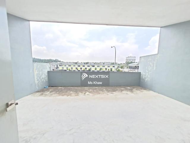 Mutiara rini hot pick! Prime JB location, established township, near schools, shops & eateries. Easy access to major highways & Second Link. Great for own stay + investment!