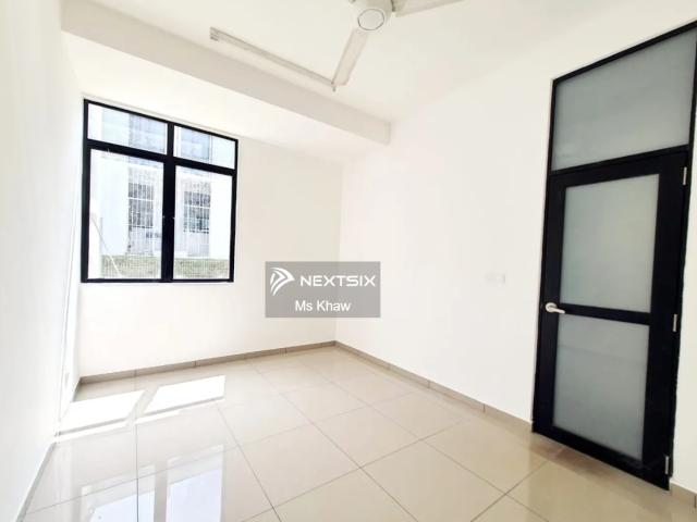 Mutiara rini hot pick! Prime JB location, established township, near schools, shops & eateries. Easy access to major highways & Second Link. Great for own stay + investment!