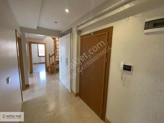 Mutlu Gayrımenkul'den Kiralık 3+2 Dubleks Daire 140m²
