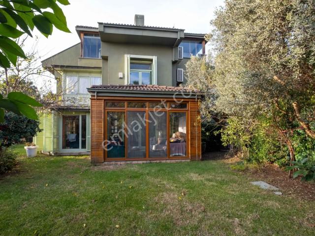 Mutluol Proje'den Bahçeşehir'de Kiralık Bahçeli 3 Katlı Villa