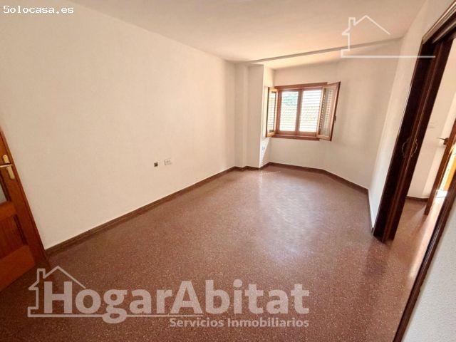 MUY AMPLIO CON TERRAZA JUNTO AL AYUNTAMIENTO