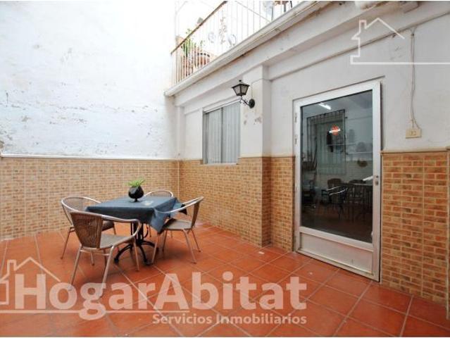 MUY AMPLIO CON TERRAZA Y GARAJE