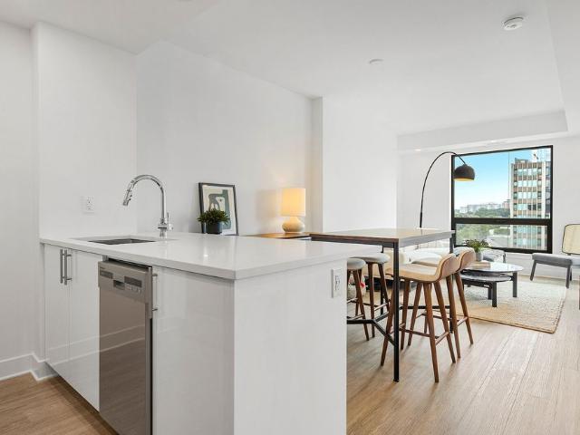 Muze on Rideau | Downtown Ottawa Apartments