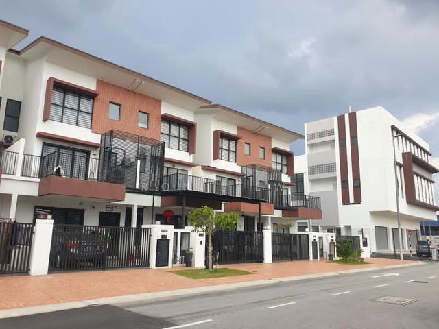 Myra Meranti 3storey Terraced House Below Market