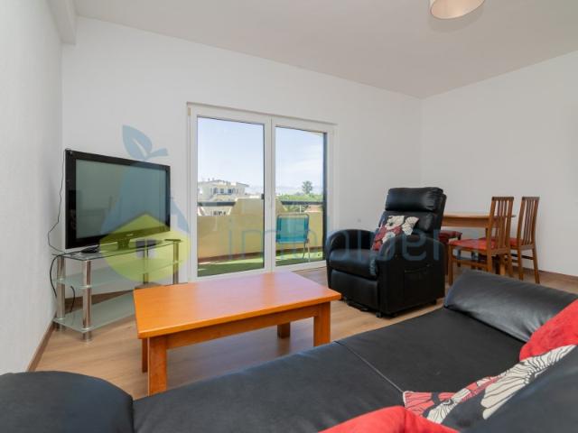 NÃO PERCA ESTA GRANDE OPORTUNIDADE! APARTAMENTO T1 ESPAÇOSO TOTALMENTE RENOVADO EM CONDOMINIO PRIVADO COM JARDINS E CAMPO DE PADEL MUITO BEM LOCALIZADO EM ALVOR PRÓXIMO DE TODAS AS COMODIDADES E SERVIÇOS E A POUCOS MINUTOS DAS FABULOSAS PRAIAS!