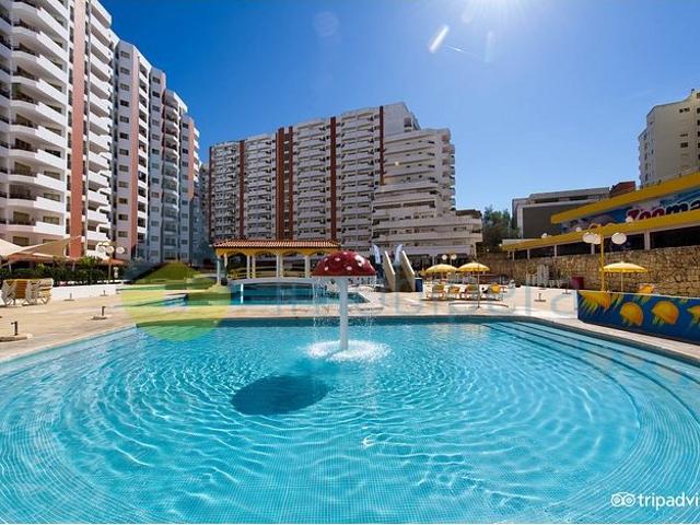 NÃO PERCA ESTA GRANDE OPORTUNIDADE! FANTÁSTICO APARTAMENTO T0 + 1 EM CONDOMINIO FECHADO COM PISCINA, AMPLA VARANDA, RECEPÇÃO E SEGURANÇA 24H A PASSOS DA PRAIA!