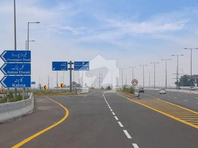 N block 10marla plot 75ft road confirem avilabel for sale very prime location accordin to map