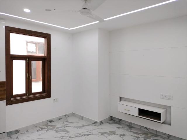 N G Realtors 3.5 Bedroom 135 Sq. Yd. Builder Floor in Mahavir Enclave Delhi Listing ID: #8891