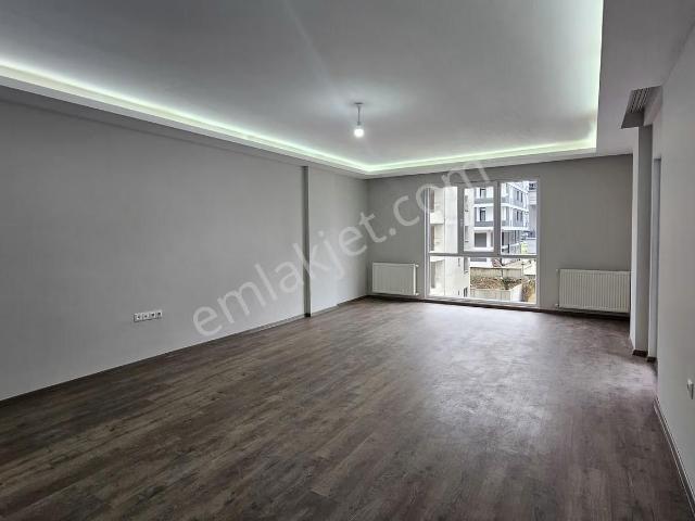 Nş Gayrimenkul Den Atakum Da Okul Bölgesinde Satılık 4+1 Daire