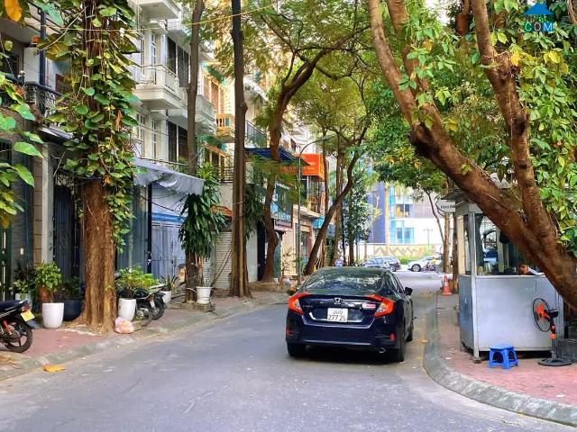 Nổi bật 1 Căn! Phân lô mặt ngõ Nguyễn Khánh Toàn, ô tô tránh hoạt động, 80m, trước mặt 9m