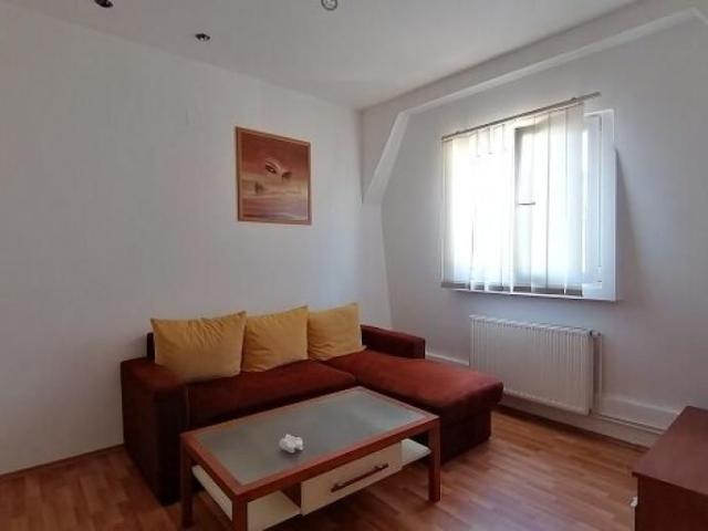N.Iorga Scoala nr.6 Mansarda 3 camere decomandate/ COMPLET echipata