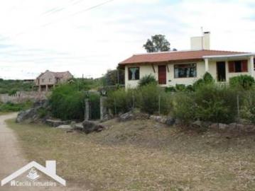 VENTA DE CASA MAS DEPARTAMENTO CON PILETA CON VISTA AL LAGO SAN ROQUE Ref: 1024