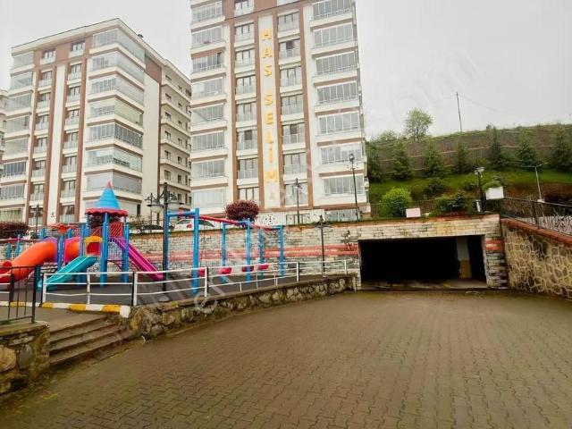 N Tepe Konutlarında Satılık 4+1 9.kat 245 M2 Fırsat Daire