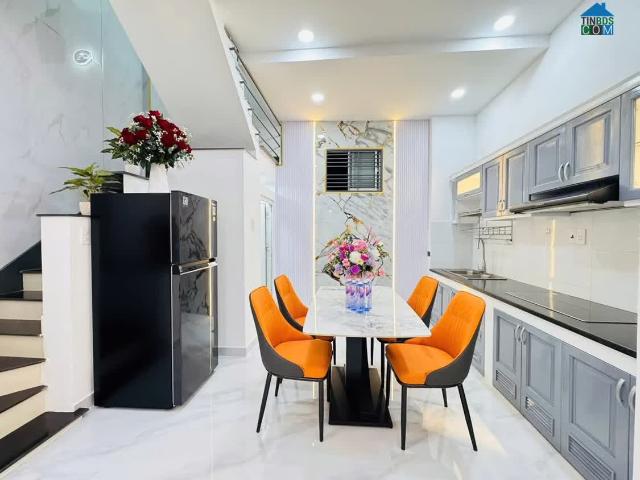 Nếu bạn đang tìm một căn nhà mặt tiền vừa ở vừa kinh doanh trong khu vực dân cư đông, thì căn