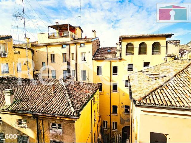 N. 3 Camere in Affitto in centro storico a Modena