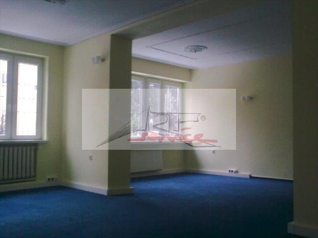Na wynajem przestronny dom 220 m² w Warszawie z garażem i tarasem