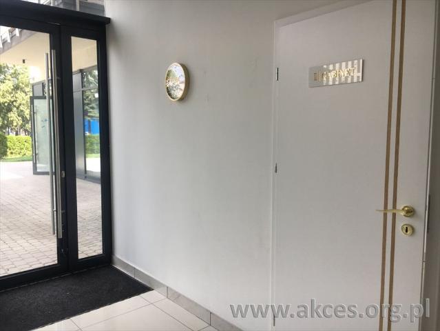 Na wynajem przestronny lokal usługowy 61 m² w centrum Pruszkowa