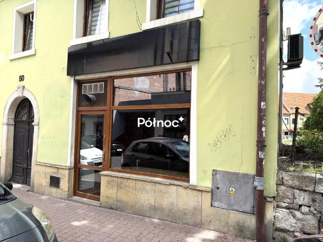 Na wynajem przestronny lokal 84 m² w centrum Bolesławca
