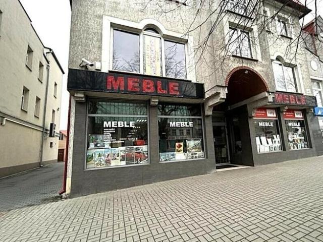 Na wynajem 3 piętra w budynku handlowo usługowym