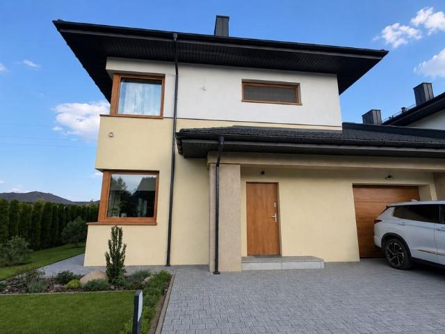 Na sprzedaż nowoczesny bliźniak 130 m² w Dosinie