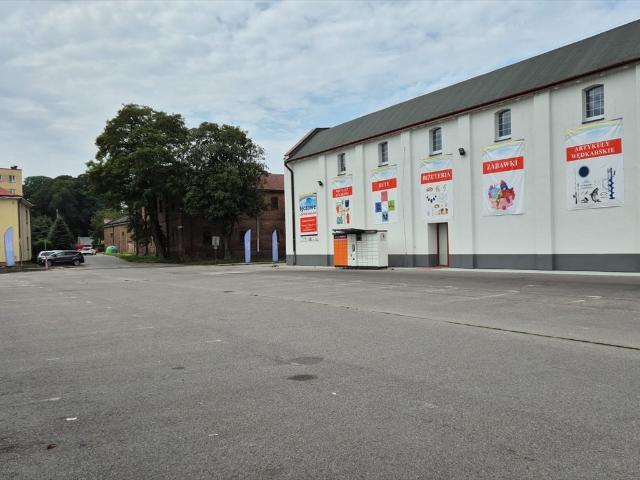 Duży lokal handlowo usługowy 1577 m² z parkingiem