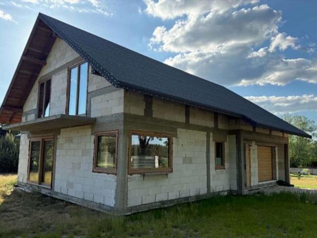 Na sprzedaż dom 158 m² z dużą działką w Gostyninie