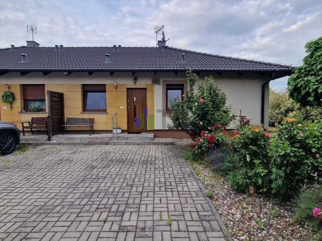 Na sprzedaż dom parterowy z dużą działką 588 m² w Nadolicach Wielkich