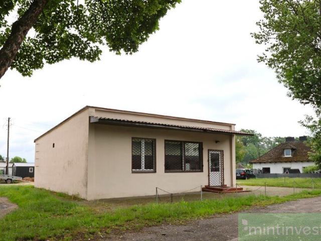 Na sprzedaż funkcjonalny lokal 80 m² w Budnie