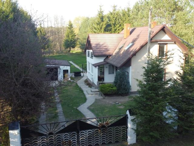 Do sprzedania przestronny dom 100 m² z dużą działką 10 000 m², stawem i dostępem do rzeki