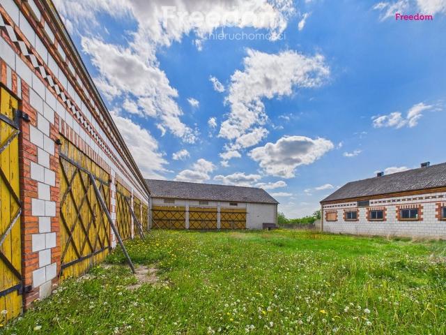 Na sprzedaż przestronny dom z dużą działką 2400 m² w Paciorkowej Woli