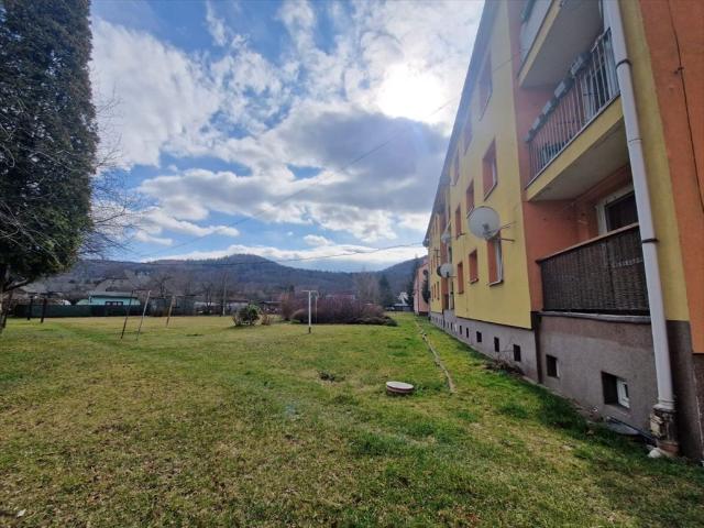 Na sprzedaż przestronne mieszkanie 38 m² z widokiem na Chojnik