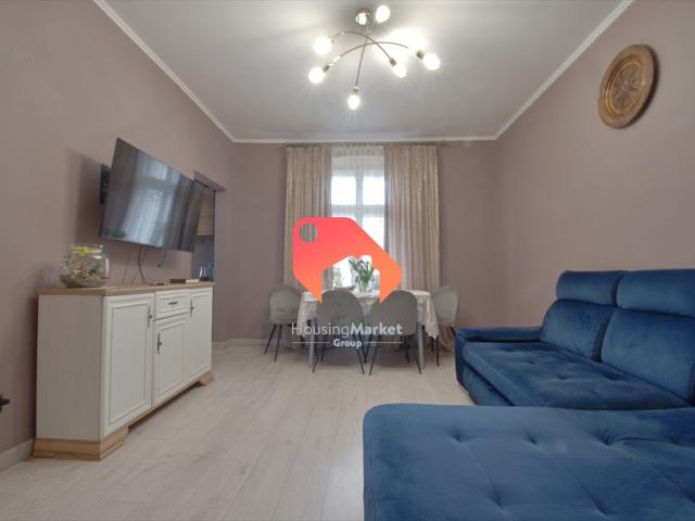 Do sprzedania przestronne 45 m² 2 pokojowe mieszkanie w kamienicy