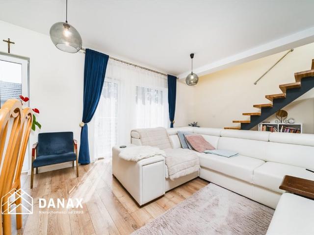 Na sprzedaż przestronne 4 5 pokojowe mieszkanie 82 m² z balkonem