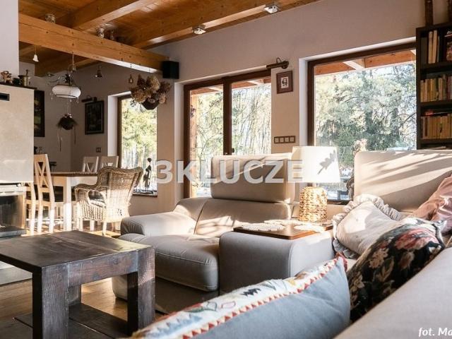 Na sprzedaż unikalny dom z bali 268 m² w Nasiłowie