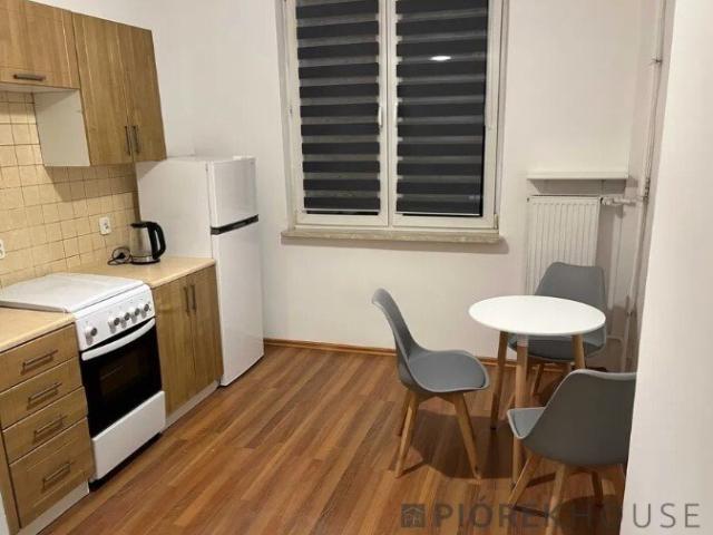 Na sprzedaż 1 pokojowe mieszkanie 34 m² z balkonem w Warszawie