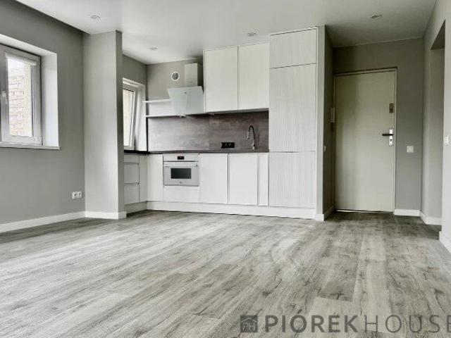 Na sprzedaż 3 pokojowe mieszkanie 57 m² z balkonem w Warszawie