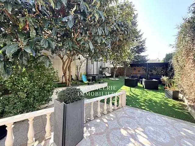 Nanterre 92000 Achat / Vente maison 8 pièces t8 terrasse parking