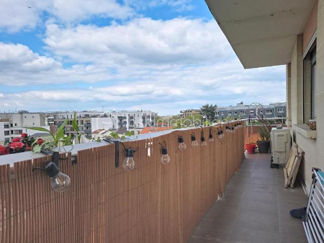 NANTERRE BAS MONT VALERIEN APPARTEMENT 3 PIÈCES AVEC BALCON PARKING ET CAVE