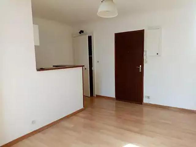 Nantes 44000 Location appartement 1 pièce t1 au dernier étage