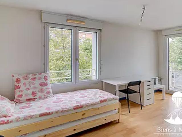 Nantes 44300 Location appartement 1 pièce t1 au dernier étage parking