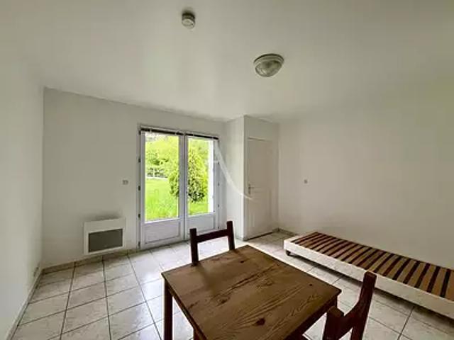 Nantes 44300 Location appartement 1 pièce t1 au dernier étage parking