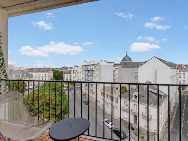 Nantes Centre, à vendre au dernier étage appartement lumineux Nantes Centre