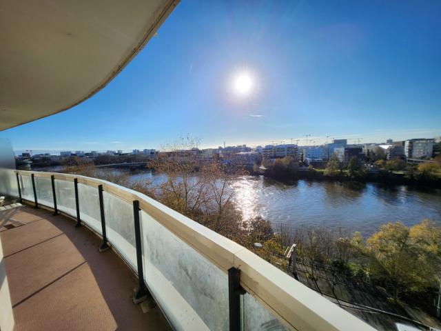 NANTES CENTRE APPARTEMENTT2 BALCON VUE LOIRE EXPO SUD